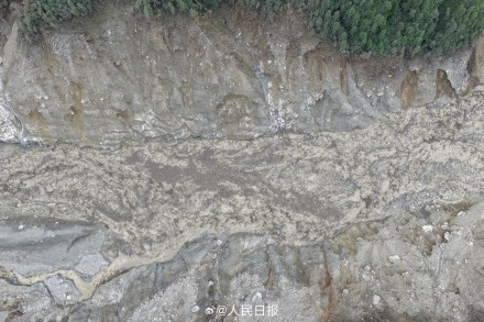 新堰塞湖自然过流基本排空 新堰塞湖自然过流基本排空
