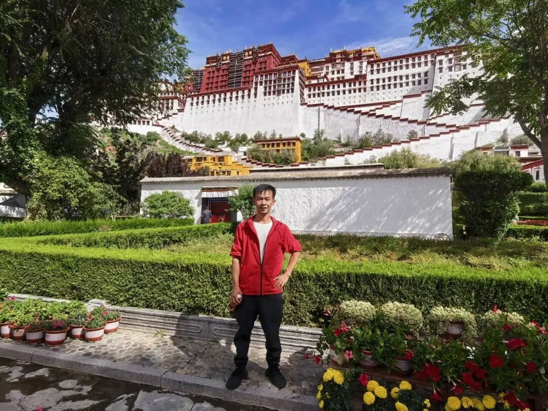 男子从上海开三轮车奔赴拉萨,沿途摆摊五个月赚6万元,出发当天妻子放了小烟花,给他转账6666元祝顺利,称“看好他闯出来的这番事业” 男子从上海开三轮车奔赴拉萨,沿途摆摊五个月赚6万元,出发当天妻子放了小烟花,给他转账6666元祝顺利,称“看好他闯出来的这番事业”