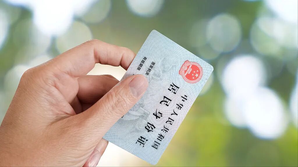15岁男孩在手臂大面积文身,无法正常入学!家长发现后崩溃… 15岁男孩在手臂大面积文身,无法正常入学!家长发现后崩溃…
