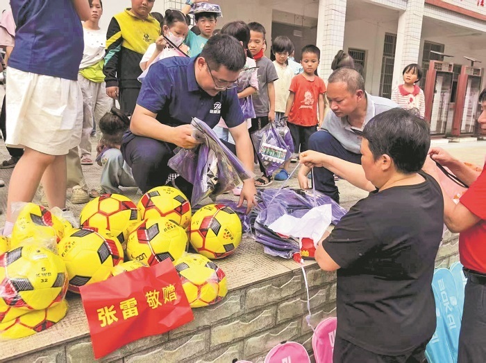 6年了，这名列车员下班后做的事“瞒”不住了