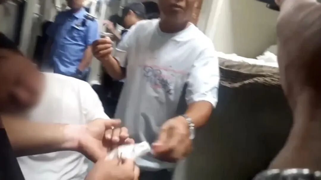 紧急救助突发疾病旅客，K1393次列车上演暖心生命接力