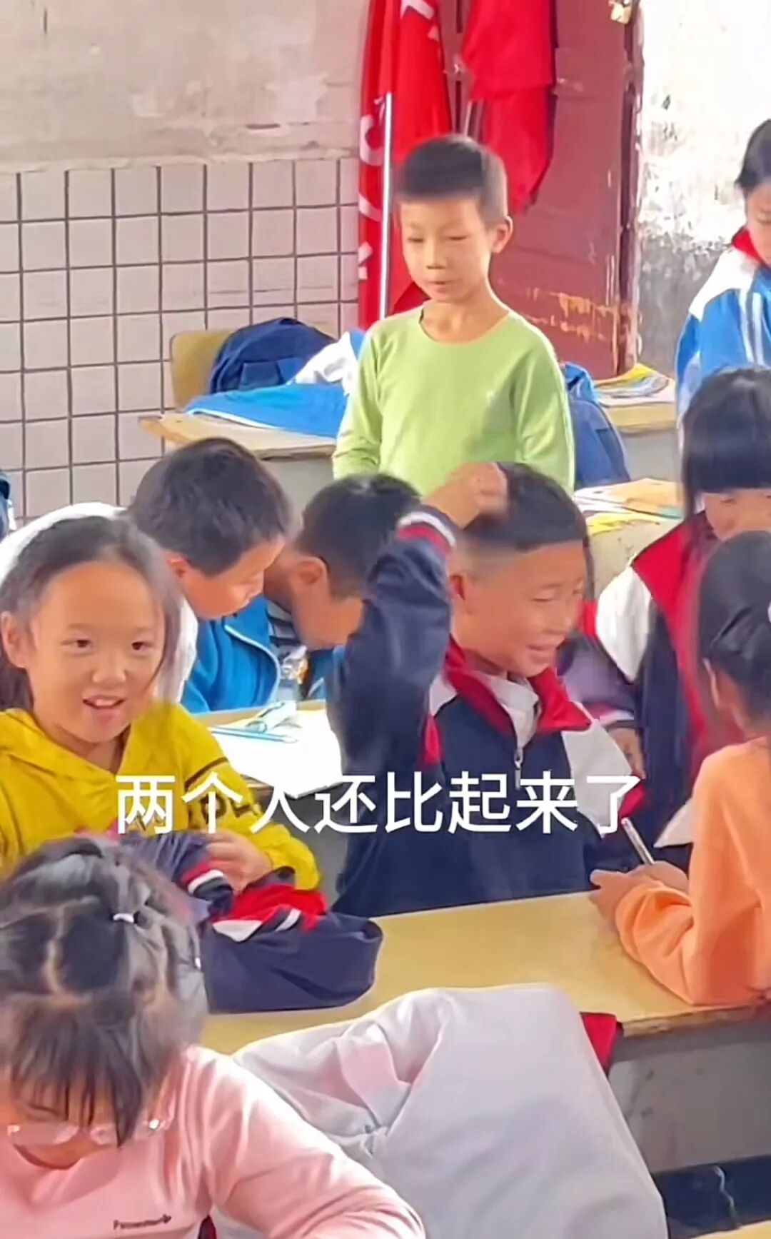 被反复打开又折上的纸条里面，藏着她满满的爱……