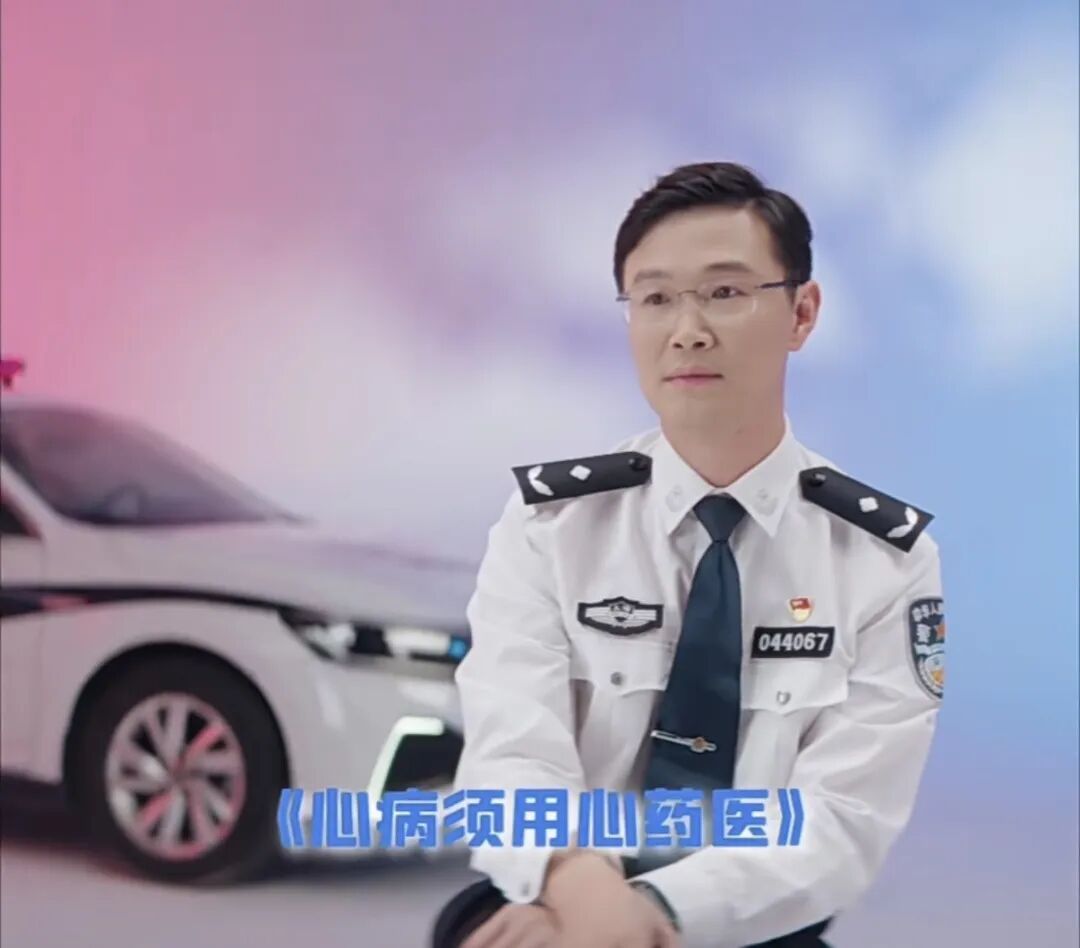 “车是老婆的,车上坐的不是老婆”,开车玩手机被无人机拍到,他向上海交警求情 “车是老婆的,车上坐的不是老婆”,开车玩手机被无人机拍到,他向上海交警求情