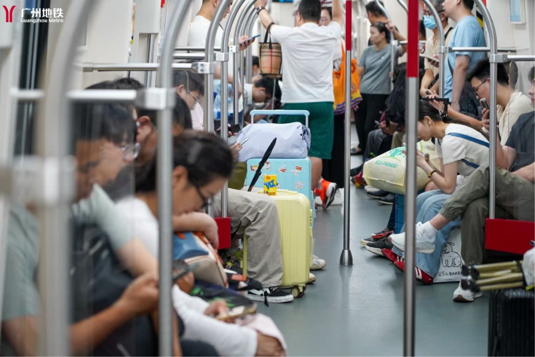 开学返校高峰来了!广州地铁提醒:明天请提前15‑20分钟出门,这些路段易拥堵→ 开学返校高峰来了!广州地铁提醒:明天请提前15‑20分钟出门,这些路段易拥堵→
