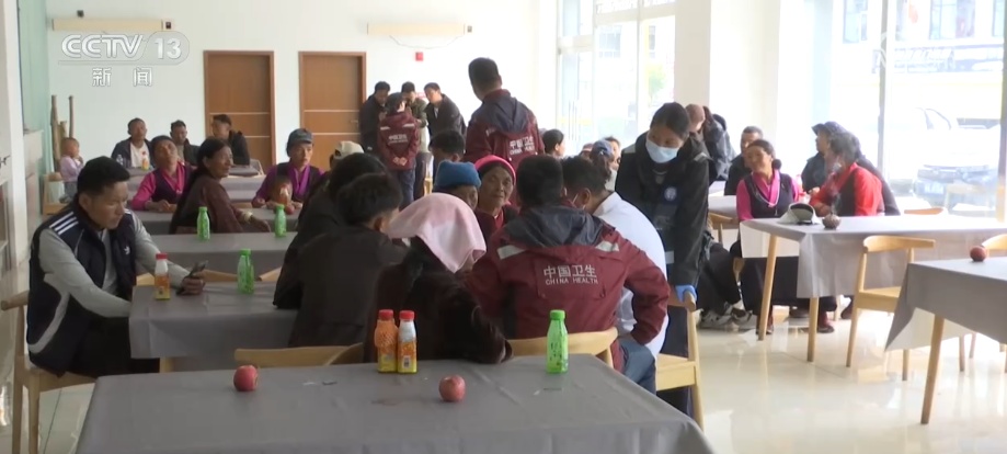 住得怎么样、睡得好不好……“面对面”交流为转移安置群众提供心理支持 住得怎么样、睡得好不好……“面对面”交流为转移安置群众提供心理支持