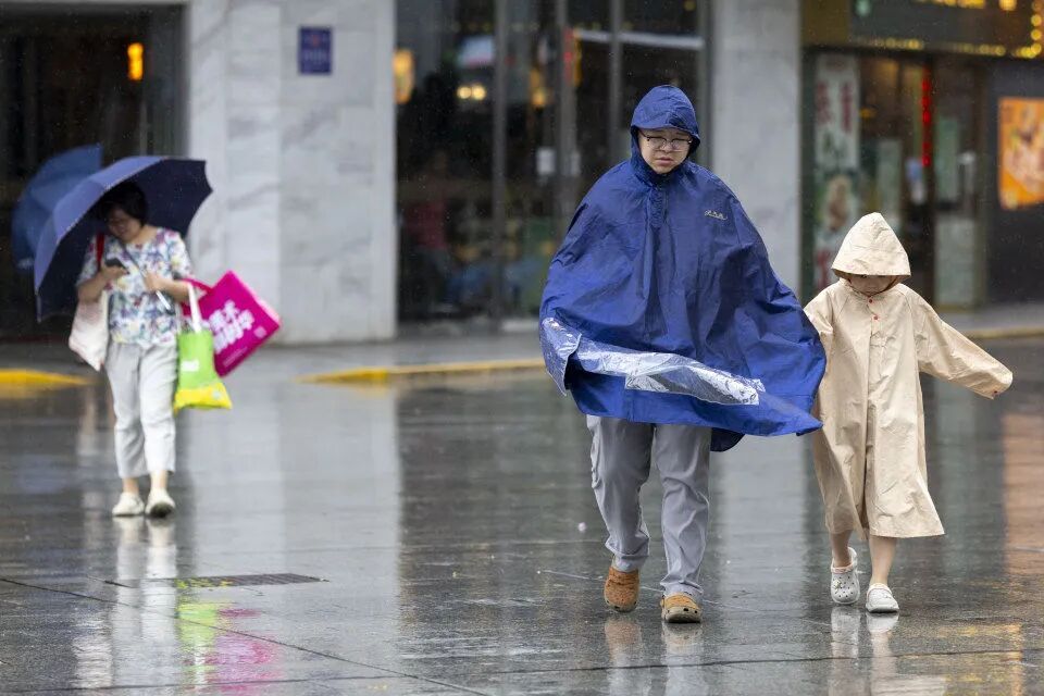 台风“沙德尔”余威仍在！广州开学日或有局部暴雨