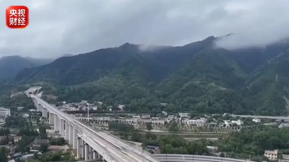 暑运进入尾声 多项出行数据刷新历史纪录 暑运进入尾声 多项出行数据刷新历史纪录