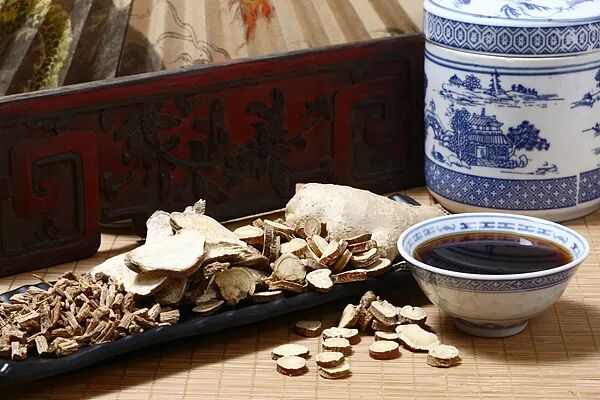 吃药前少了这一步，不仅白吃还伤身！很多人天天在犯，赶紧提醒家里人