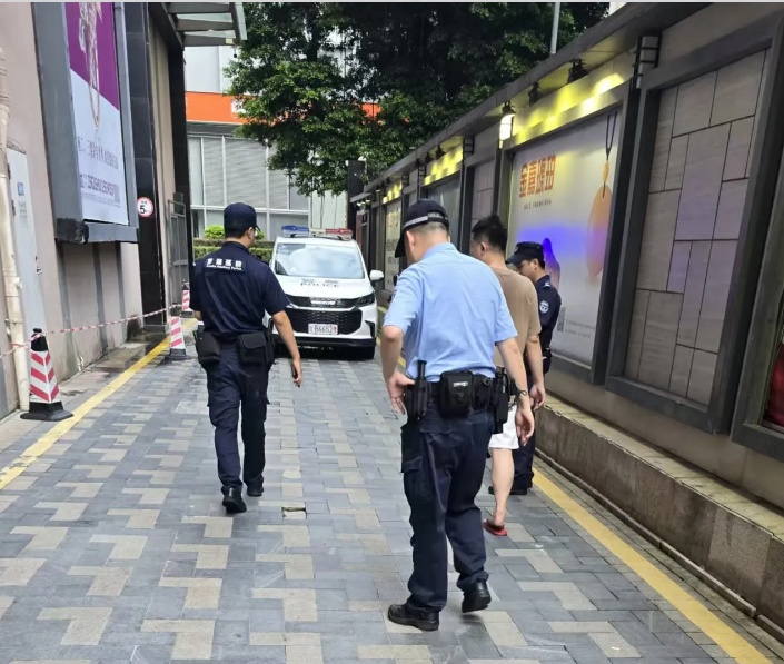 广东一女子路上捡到90多万黄金，重758.9克