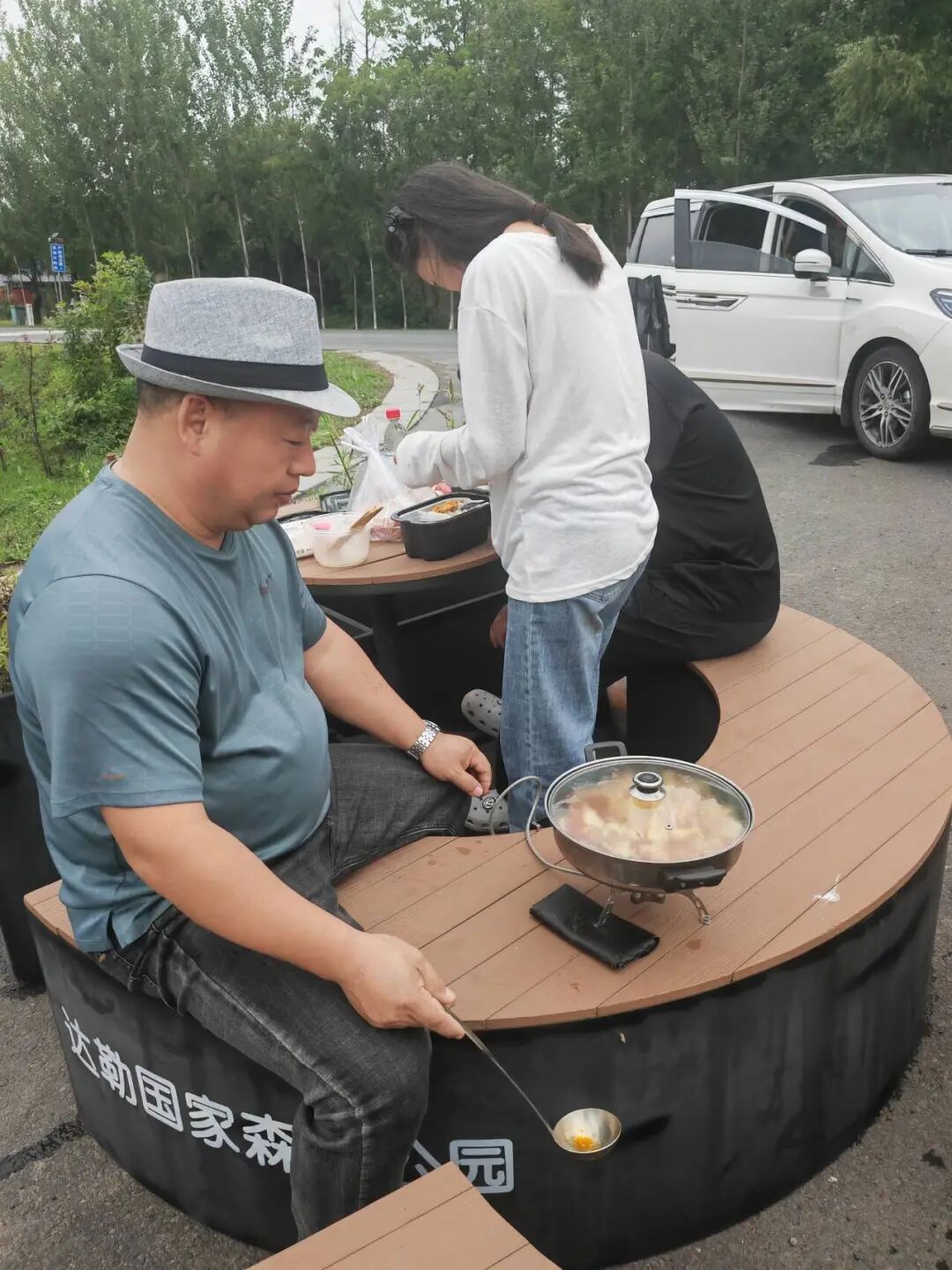河南父亲自驾上万公里送龙凤胎到祖国东西两端上大学:女儿去黑龙江佳木斯,儿子去新疆图木舒克,自带锅碗瓢盆沿途露营 河南父亲自驾上万公里送龙凤胎到祖国东西两端上大学:女儿去黑龙江佳木斯,儿子去新疆图木舒克,自带锅碗瓢盆沿途露营