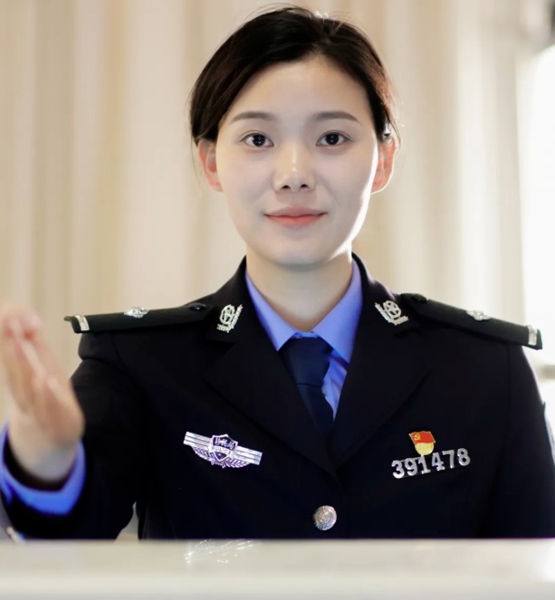 全网牵挂!二等功臣、重庆女警文燕,盼平安! 全网牵挂!二等功臣、重庆女警文燕,盼平安!