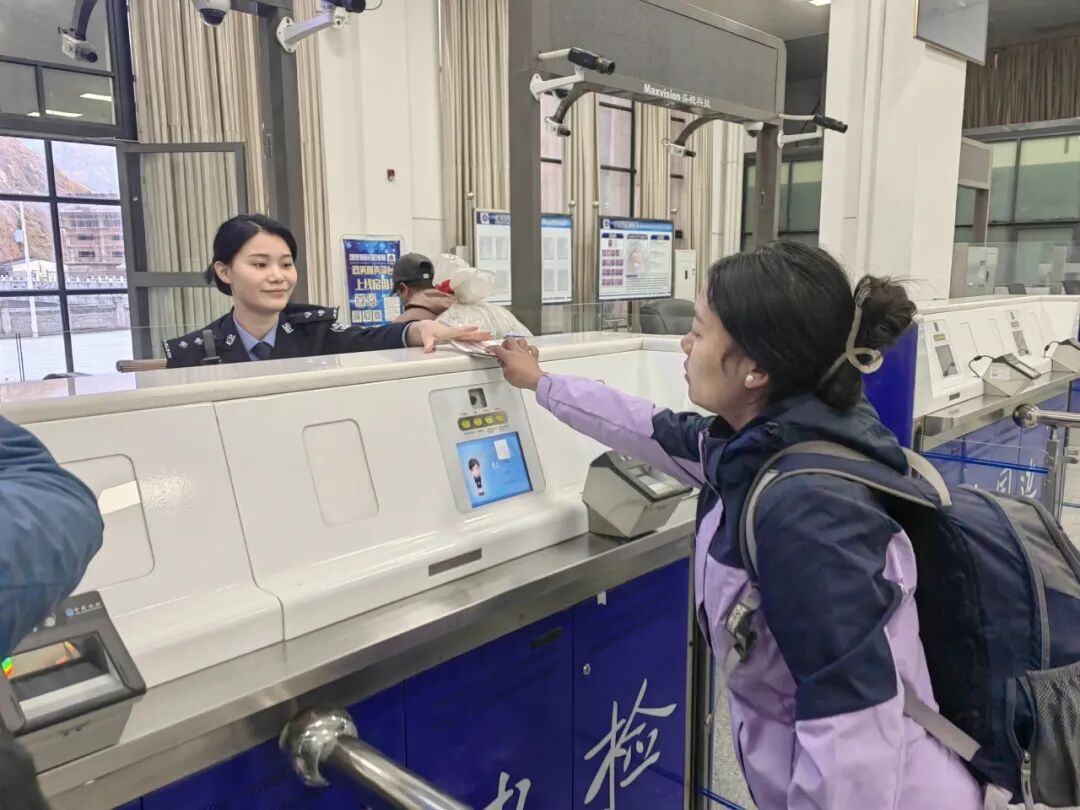 “希望有奇迹出现,我们都很想你”——重庆90后失联女警文燕,全网都在等你回来! “希望有奇迹出现,我们都很想你”——重庆90后失联女警文燕,全网都在等你回来!