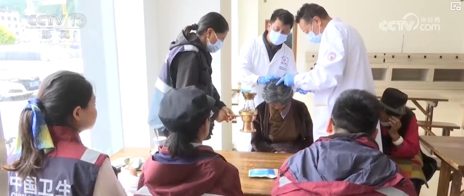 住得怎么样、睡得好不好……“面对面”交流为转移安置群众提供心理支持 住得怎么样、睡得好不好……“面对面”交流为转移安置群众提供心理支持
