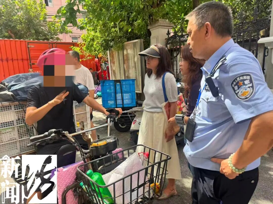 杨浦一小区快递不上门，楼梯口"排排坐"！居民崩溃，小哥诉苦…