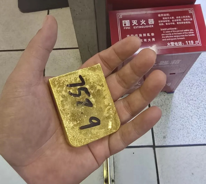 广东一女子路上捡到90多万黄金，重758.9克