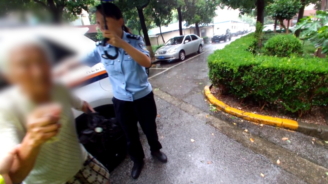 老人称反复遭窃,台风天仍到所“报案”?民警敏锐揭开背后隐情 老人称反复遭窃,台风天仍到所“报案”?民警敏锐揭开背后隐情