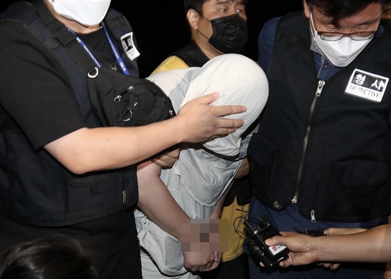 韩国警方决定公开郑某（中国籍）姓名、年龄及照片等个人信息，涉嫌杀害中国女留学生
