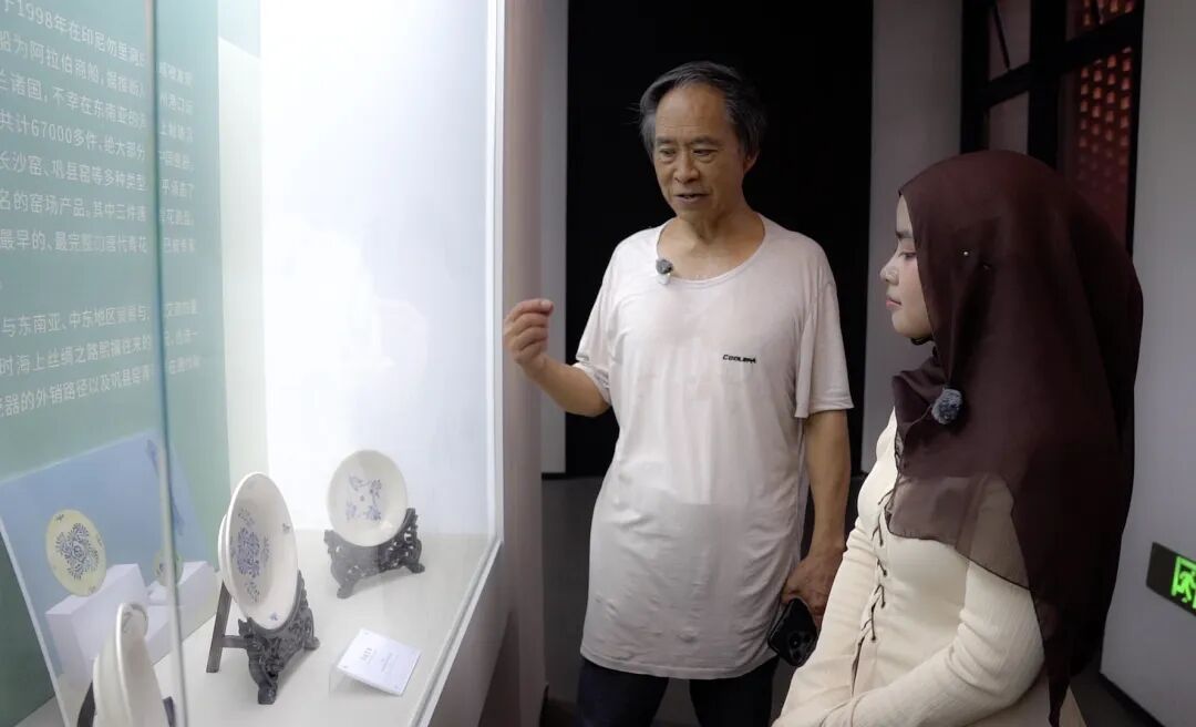 千年“黑石号”沉船里的秘密,被这个印尼女孩在河南巩义解开了 千年“黑石号”沉船里的秘密,被这个印尼女孩在河南巩义解开了