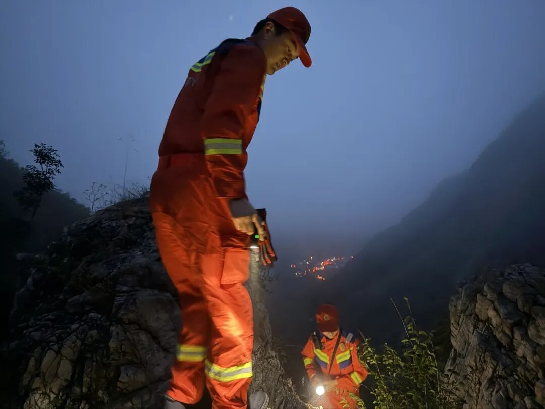 老人深山走失彻夜失联 昌平消防联合搜救成功寻回 老人深山走失彻夜失联 昌平消防联合搜救成功寻回
