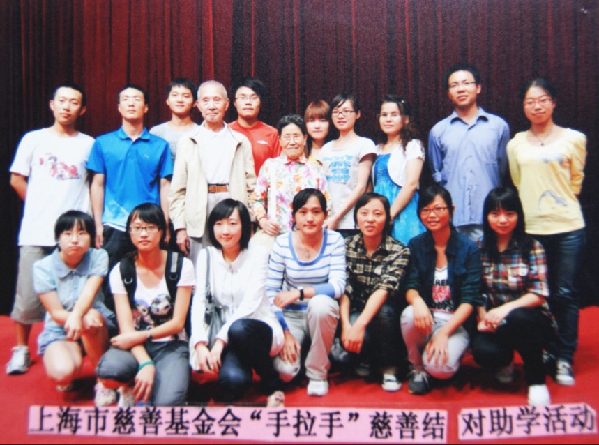 衣服缝了又补,上海这对百岁夫妇却花出去170万,做了这件事..... 衣服缝了又补,上海这对百岁夫妇却花出去170万,做了这件事.....