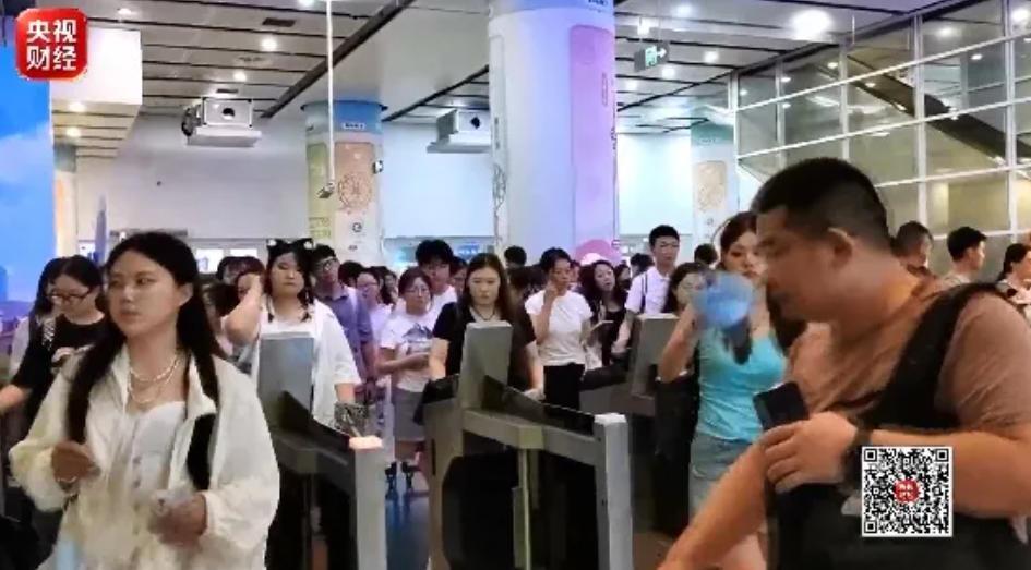 撬动文旅消费!暑运客流里藏着出行体验新花样 撬动文旅消费!暑运客流里藏着出行体验新花样