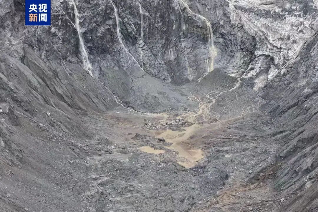 尼泊尔泥石流灾害已致1056人遇难;中方新一批5.8吨援助物资启运,包括净水、照明、基因检测等设备及无人机,DNA鉴定专家随行 尼泊尔泥石流灾害已致1056人遇难;中方新一批5.8吨援助物资启运,包括净水、照明、基因检测等设备及无人机,DNA鉴定专家随行