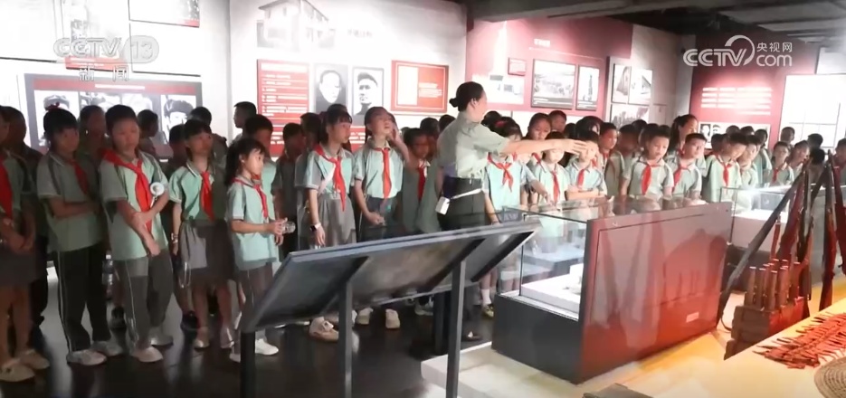 多地把“开学第一课”搬进红色教育基地 将红色种子播撒进孩子心田