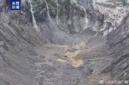 尼泊尔错坚河冲击坑周边冰川仍有崩落可能 尼泊尔错坚河冲击坑周边冰川仍有崩落可能