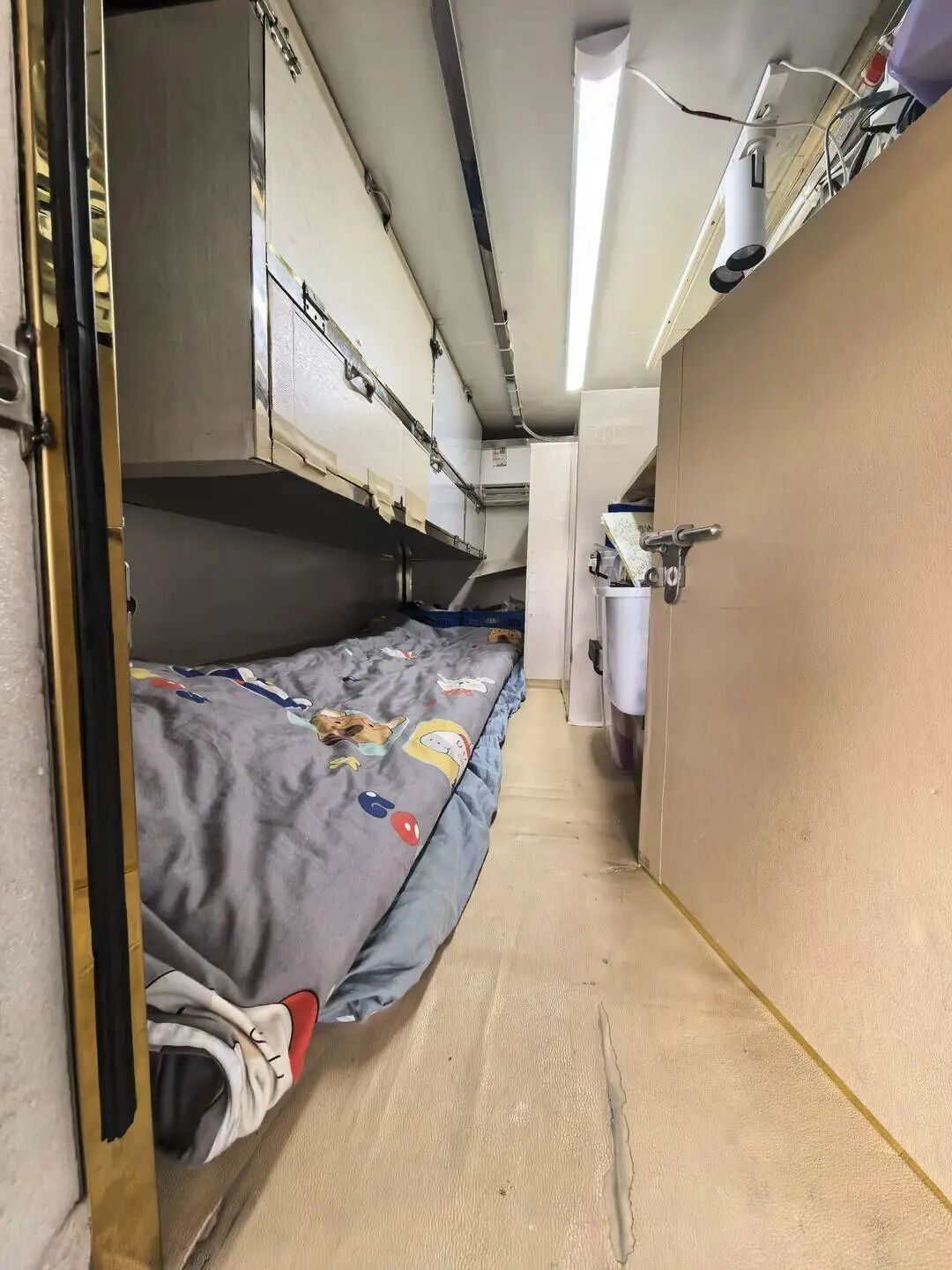 “湖南炒粉哥”驾三轮146天从上海到拉萨：边摆摊边追梦，还赚了6万元