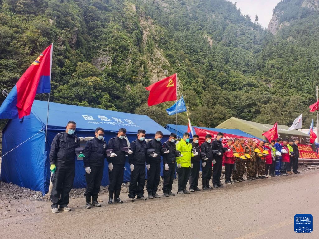 吉隆“8·26”泥石流灾害哀悼活动在西藏吉隆举行 吉隆“8·26”泥石流灾害哀悼活动在西藏吉隆举行