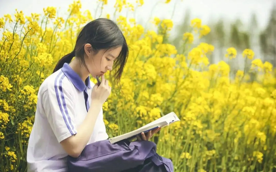 “深圳校服真香”冲上全网热搜!这件蓝白校服到底香在哪? “深圳校服真香”冲上全网热搜!这件蓝白校服到底香在哪?
