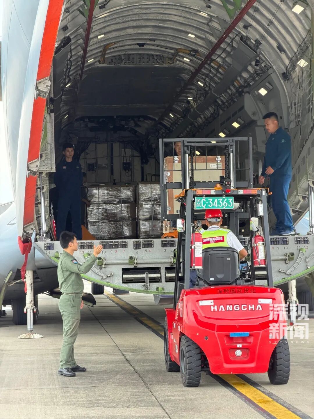 尼泊尔泥石流灾害已致1056人遇难;中方新一批5.8吨援助物资启运,包括净水、照明、基因检测等设备及无人机,DNA鉴定专家随行 尼泊尔泥石流灾害已致1056人遇难;中方新一批5.8吨援助物资启运,包括净水、照明、基因检测等设备及无人机,DNA鉴定专家随行