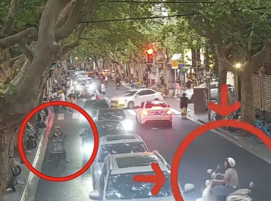 “我被撞就活该吗?女子横穿马路被判全责还不服!上海交警一句话回应→ “我被撞就活该吗?女子横穿马路被判全责还不服!上海交警一句话回应→