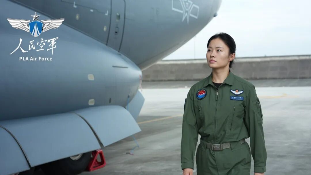 “00后”女飞开上了运‑20! “00后”女飞开上了运‑20!