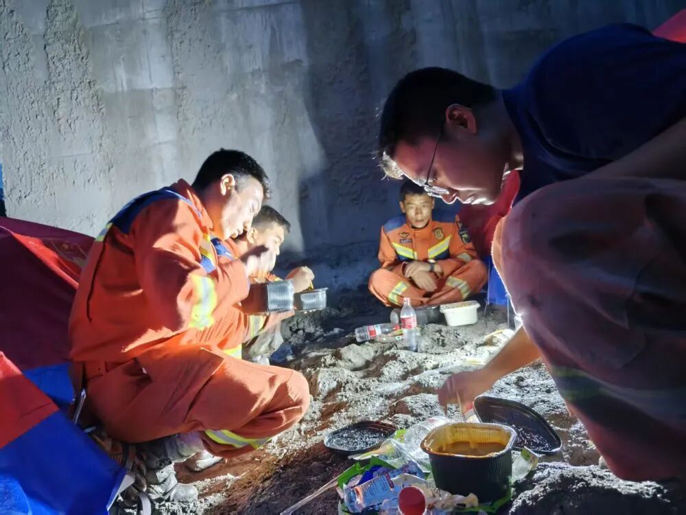 吉隆口岸泥石流灾害核心区一线见闻 吉隆口岸泥石流灾害核心区一线见闻