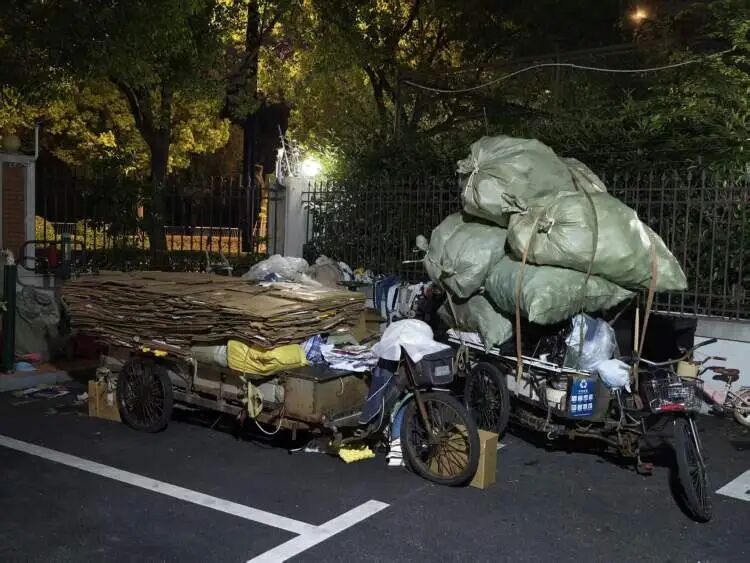 上海一对夫妻让小区居民不堪其扰!“十余年了,这种苦日子看不到尽头” 上海一对夫妻让小区居民不堪其扰!“十余年了,这种苦日子看不到尽头”
