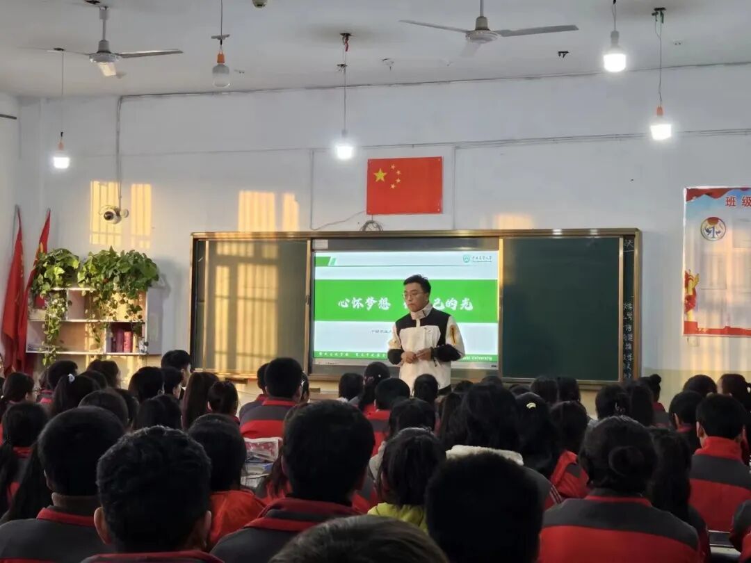 “老师,我考上您的母校了!”——从新疆到北京,他和支教老师重逢了 “老师,我考上您的母校了!”——从新疆到北京,他和支教老师重逢了
