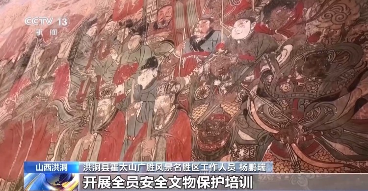 游客翻护栏开闪光灯拍古壁画 专家:会造成不可逆损害 游客翻护栏开闪光灯拍古壁画 专家:会造成不可逆损害