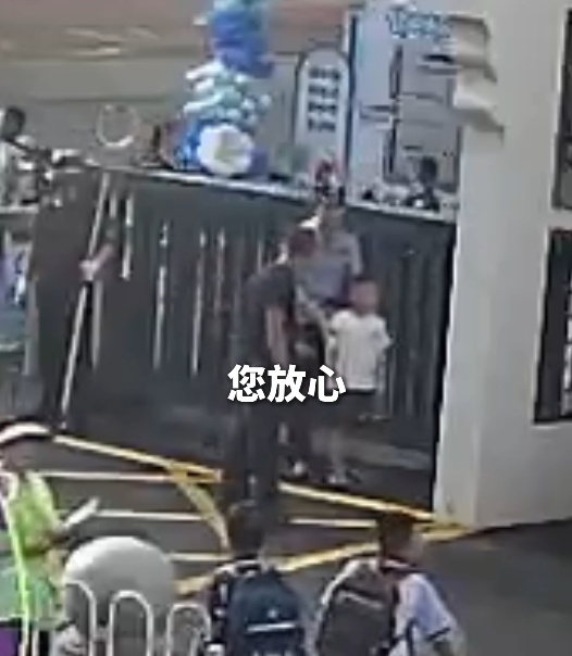 新警和新生当“同事”的5分钟里,谁也不敢动网友:憋笑看完 新警和新生当“同事”的5分钟里,谁也不敢动网友:憋笑看完