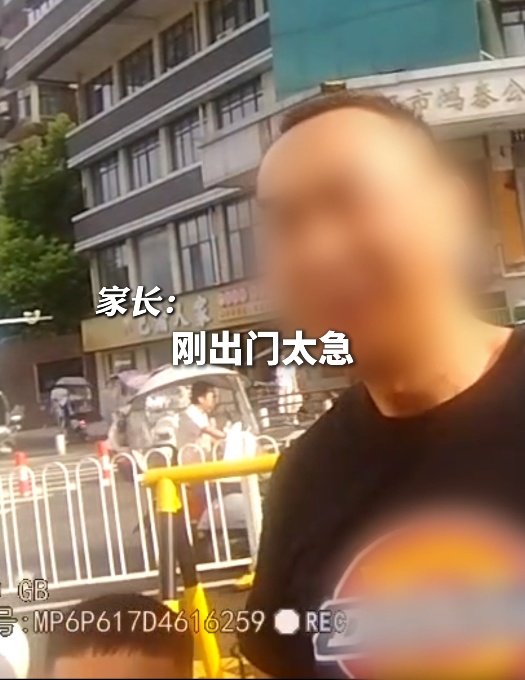 新警和新生当“同事”的5分钟里,谁也不敢动网友:憋笑看完 新警和新生当“同事”的5分钟里,谁也不敢动网友:憋笑看完