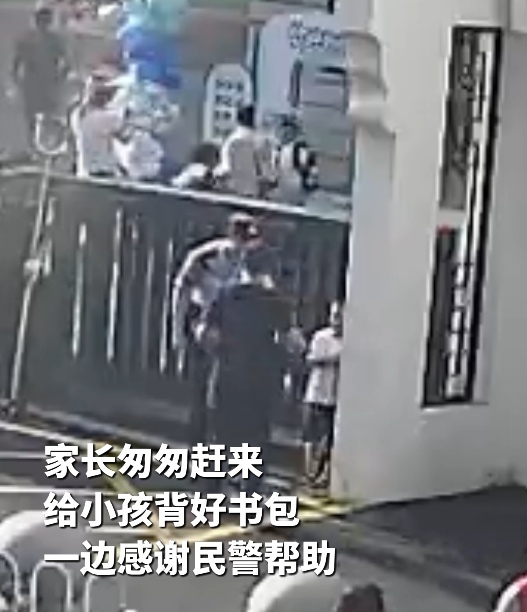 新警和新生当“同事”的5分钟里,谁也不敢动网友:憋笑看完 新警和新生当“同事”的5分钟里,谁也不敢动网友:憋笑看完