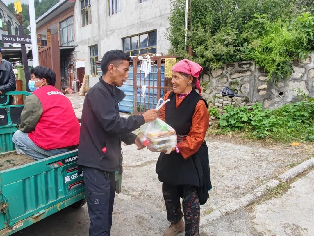 亲人在吉隆泥石流灾害中失联!村支书边巴:我也想哭,但是哭没有用 亲人在吉隆泥石流灾害中失联!村支书边巴:我也想哭,但是哭没有用
