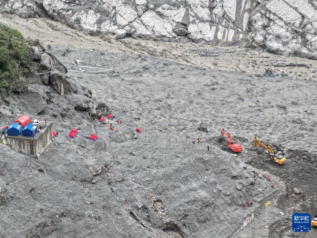 西藏吉隆口岸核心区域救援通道已基本打通 西藏吉隆口岸核心区域救援通道已基本打通