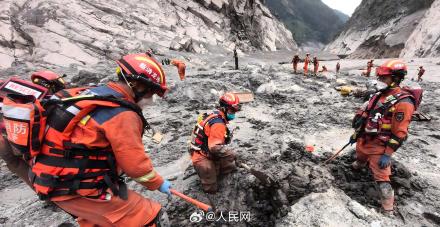 吉隆口岸消防员争分夺秒排查搜寻 吉隆口岸消防员争分夺秒排查搜寻