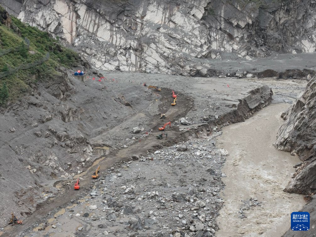 西藏吉隆口岸核心区域救援通道已基本打通 西藏吉隆口岸核心区域救援通道已基本打通