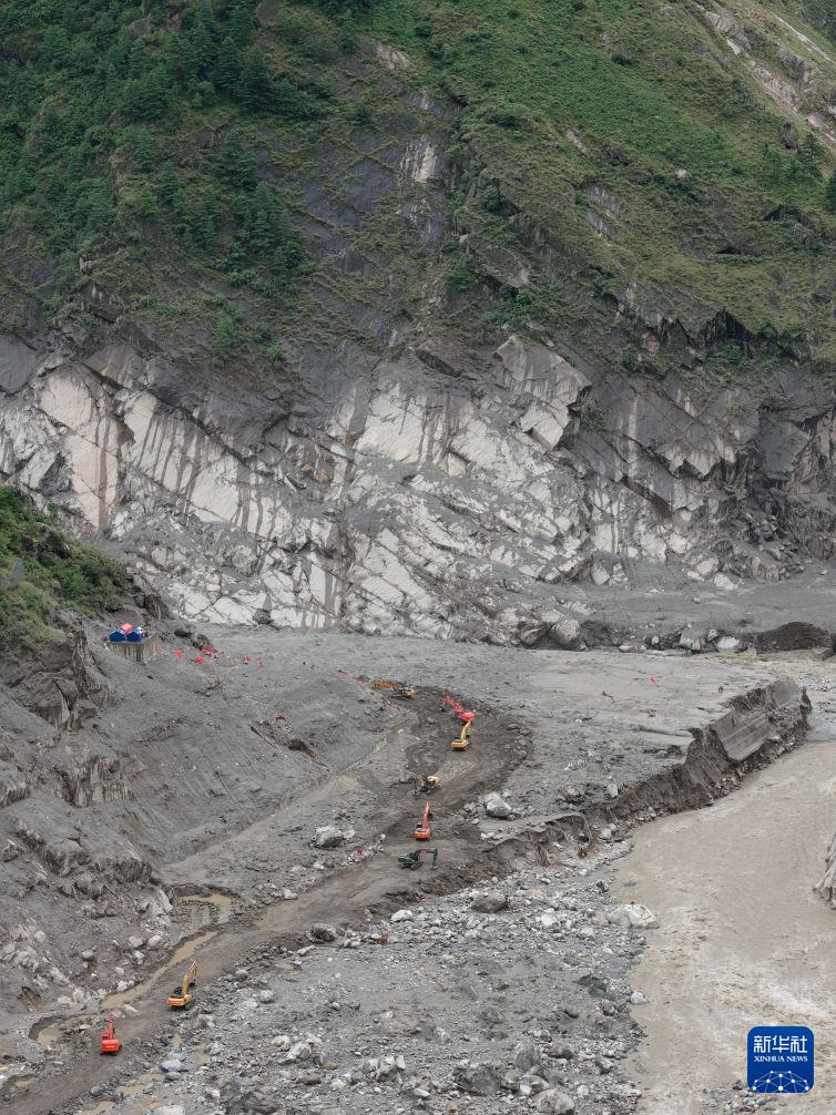 西藏吉隆口岸核心区域救援通道已基本打通 西藏吉隆口岸核心区域救援通道已基本打通