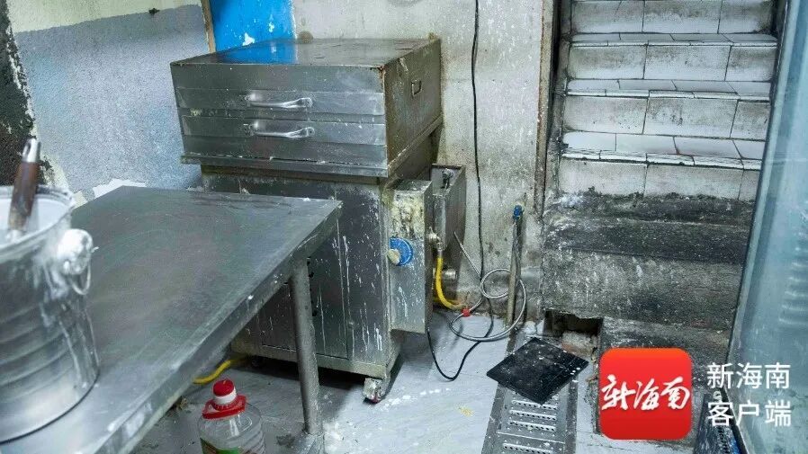 外卖小哥举报:海口一粥铺后厨脏到看不下去!监管部门出手了→ 外卖小哥举报:海口一粥铺后厨脏到看不下去!监管部门出手了→