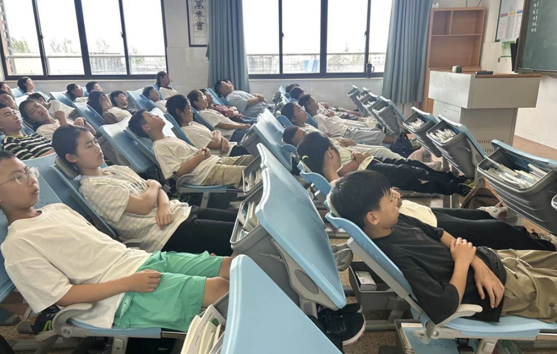 绍兴柯桥马鞍中学上新1000套“午睡神器”学生告别趴着睡 绍兴柯桥马鞍中学上新1000套“午睡神器”学生告别趴着睡