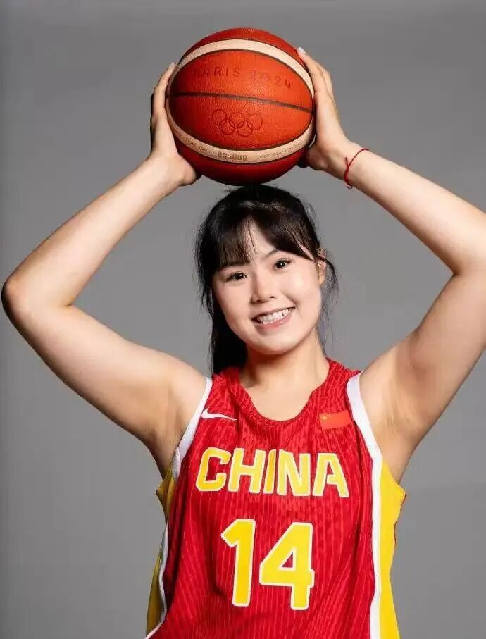 中国女篮世界杯12人名单出炉，李月汝护照意外遗失，无缘世界杯，本人发声→