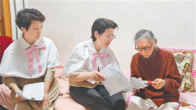 三十五年坚守护理一线，她为更多患者带来爱与温暖